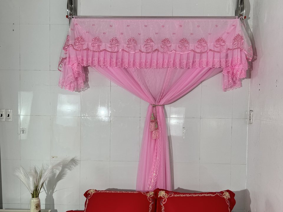 Lùa dọc hay lùa ngang: chọn kiểu lắp mùng xếp gọn khoan tường cho đúng